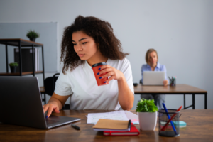 Desvendando Hábitos de Sucesso para seu Primeiro Emprego