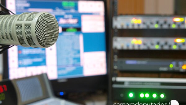 Proposta cria Banco Social do Emprego - Radioagência