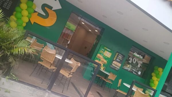 Vaga de emprego 12 por 36 subway