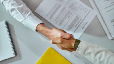 TRT-10 afasta vínculo empregatício de corretores franqueados